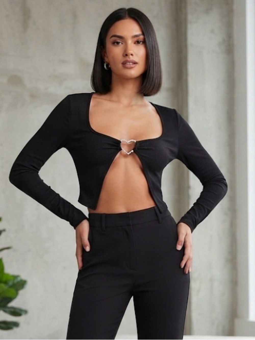 Black long sleeve cropped top